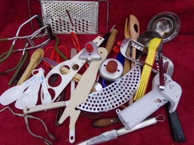 More kitchen tools & utensils in a box.