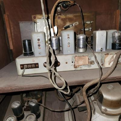 Vintage Radio Record Player Am Short Wave Powers Up