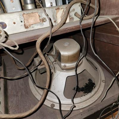 Vintage Radio Record Player Am Short Wave Powers Up