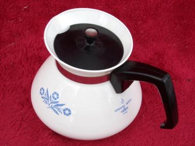 VTG Classic Corning Ware stove top tea pot. Excellent+ condition. RARE!