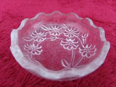 Group of 5 glassware items, assorted pieces.