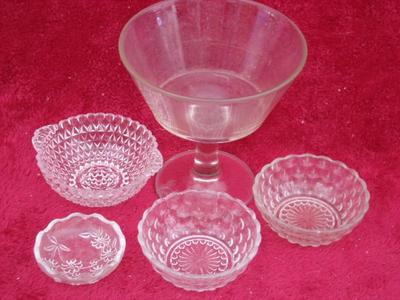 Group of 5 glassware items, assorted pieces.