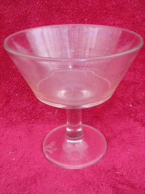 Group of 5 glassware items, assorted pieces.