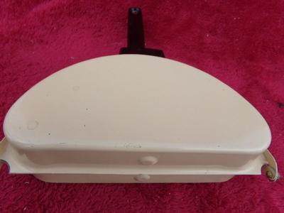 Interesting metal pan w/hinges in middle. Looks Fold in half to carry,