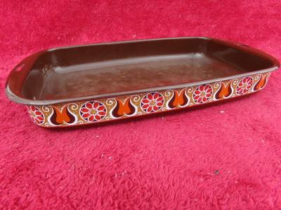 VTG enamel ware baking dish. Nice condition.