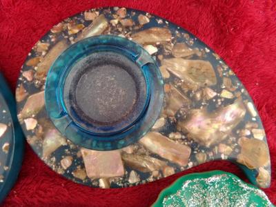 A group of soap dishes and ashtrays, those go together don’t they?!