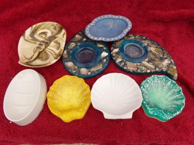 A group of soap dishes and ashtrays, those go together don’t they?!
