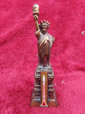 2 VTG/antique cast metal items. Replica Statue of Liberty & childs' bank