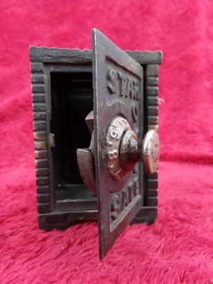 2 VTG/antique cast metal items. Replica Statue of Liberty & childs' bank