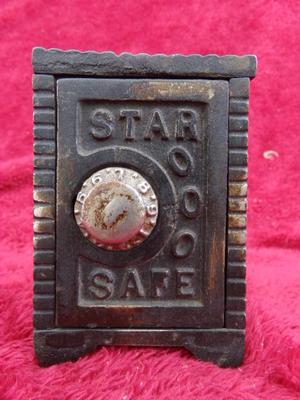 2 VTG/antique cast metal items. Replica Statue of Liberty & childs' bank