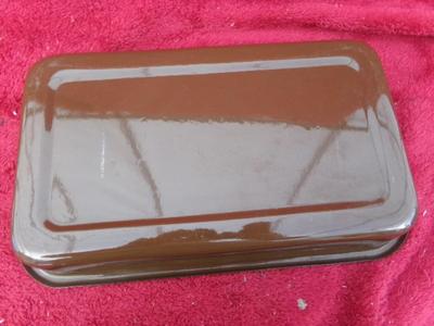 LIKE NEW enamelware baking pan. About 15"x9"x2"deep.