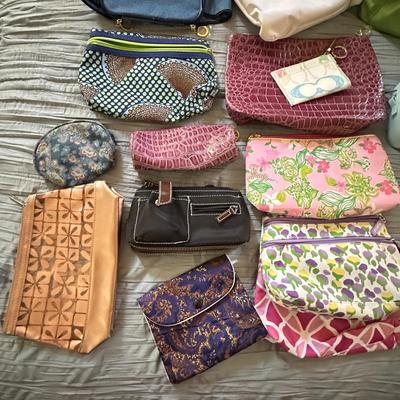 Lot of 21 Mostly New Cosmetic Cases: Estee Lauder Mostly, Lily Pulitzer, Very Bradley; Coach Change Purse (B1)