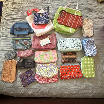 Lot of 21 Mostly New Cosmetic Cases: Estee Lauder Mostly, Lily Pulitzer, Very Bradley; Coach Change Purse (B1)