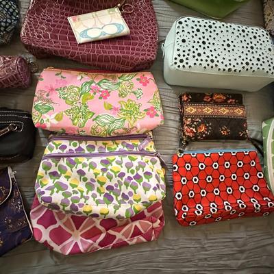 Lot of 21 Mostly New Cosmetic Cases: Estee Lauder Mostly, Lily Pulitzer, Very Bradley; Coach Change Purse (B1)