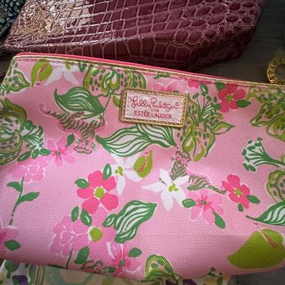 Lot of 21 Mostly New Cosmetic Cases: Estee Lauder Mostly, Lily Pulitzer, Very Bradley; Coach Change Purse (B1)