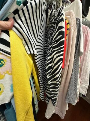 85 Piece Ladies Mixed Tops Lot, Medium & Large (B1)