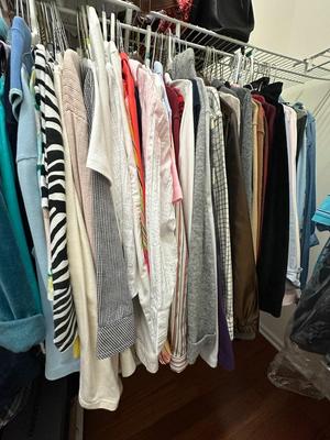 85 Piece Ladies Mixed Tops Lot, Medium & Large (B1)
