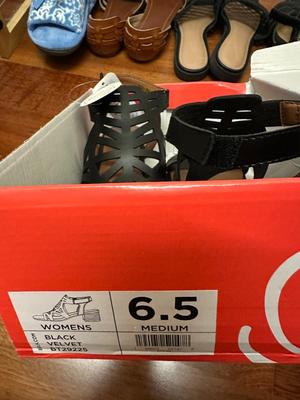 29 Piece Lot of Women's Shoes, Mostly 6.5; Some New, Most Worn (B1)