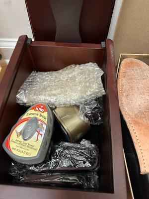 6 Piece Lot of Men's Shoes + Shoeshine Kit (B1)