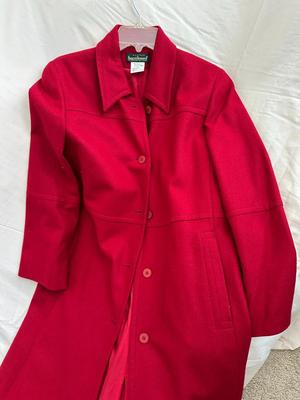8 Piece Lot Woman's Jackets & Raincoats Sz. M, L, & Petite (HC)