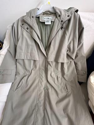 8 Piece Lot Woman's Jackets & Raincoats Sz. M, L, & Petite (HC)