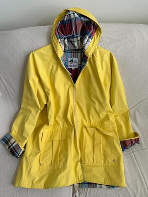 8 Piece Lot Woman's Jackets & Raincoats Sz. M, L, & Petite (HC)