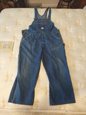 Large Mixed Vintage Clothing Lot (B3-BBL)