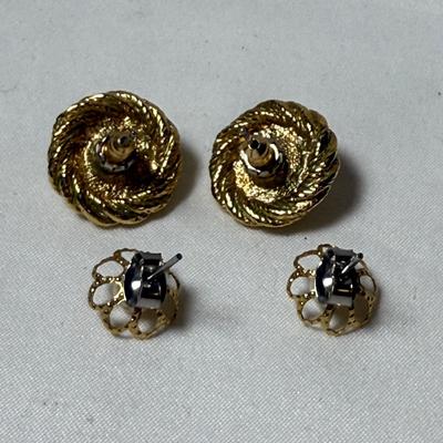 Landstrom’s Black Hills Gold Pin with Gold & Silver Chains & Pendants (K-HS)