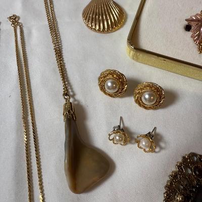 Landstrom’s Black Hills Gold Pin with Gold & Silver Chains & Pendants (K-HS)