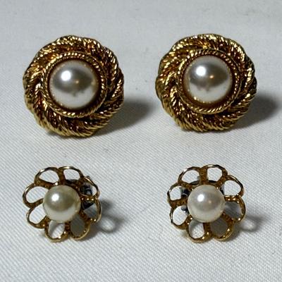 Landstrom’s Black Hills Gold Pin with Gold & Silver Chains & Pendants (K-HS)
