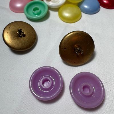 Large Collection of Clip-On/Screwback Earrings (B3-HS)