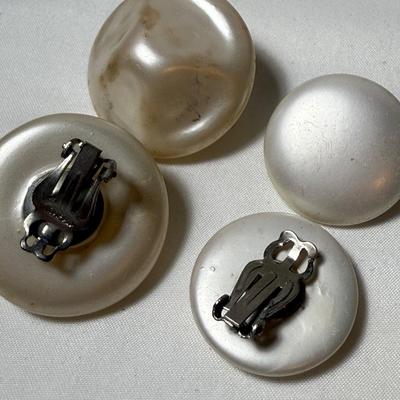 Large Collection of Clip-On/Screwback Earrings (B3-HS)
