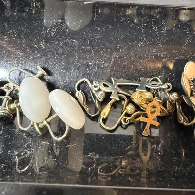 Large Collection of Clip-On/Screwback Earrings (B3-HS)