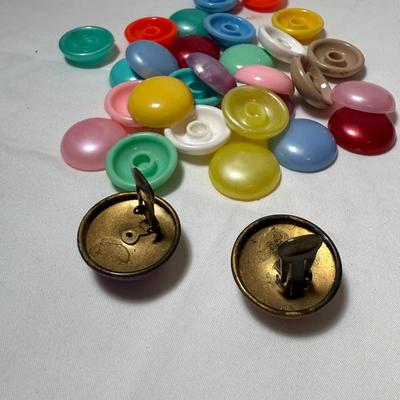 Large Collection of Clip-On/Screwback Earrings (B3-HS)
