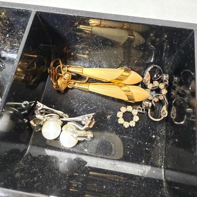 Large Collection of Clip-On/Screwback Earrings (B3-HS)