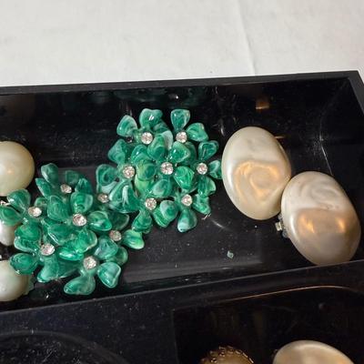 Large Collection of Clip-On/Screwback Earrings (B3-HS)