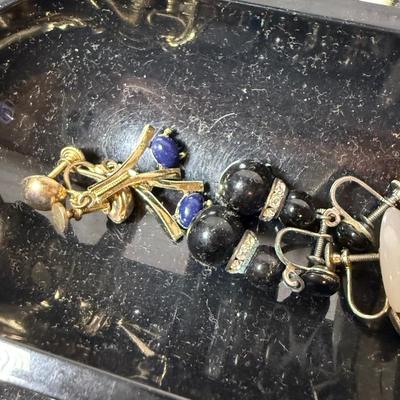 Large Collection of Clip-On/Screwback Earrings (B3-HS)