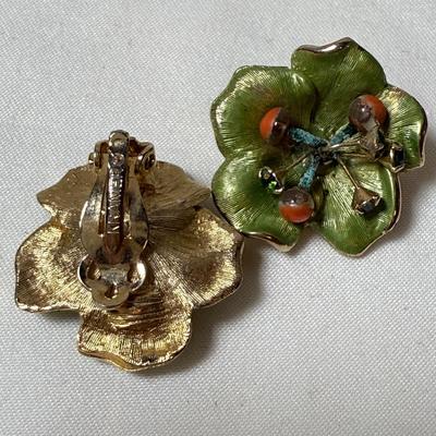 Large Collection of Clip-On/Screwback Earrings (B3-HS)
