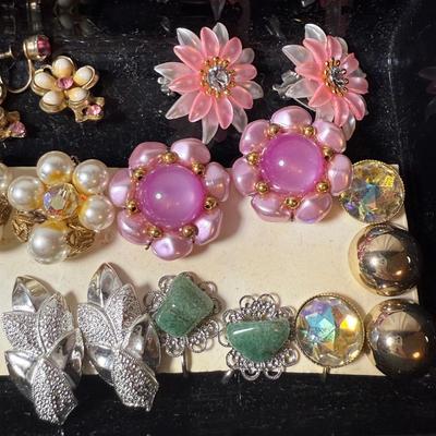 Large Collection of Clip-On/Screwback Earrings (B3-HS)