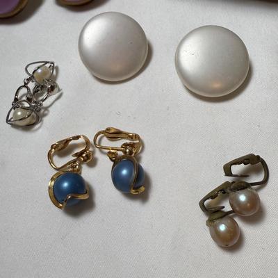 Large Collection of Clip-On/Screwback Earrings (B3-HS)