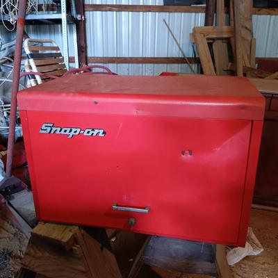 LOT 75: Snap-On 9-Drawer Tool Chest with Tools & Slip Cover