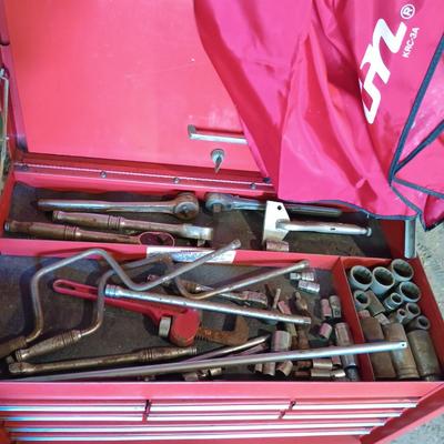 LOT 75: Snap-On 9-Drawer Tool Chest with Tools & Slip Cover