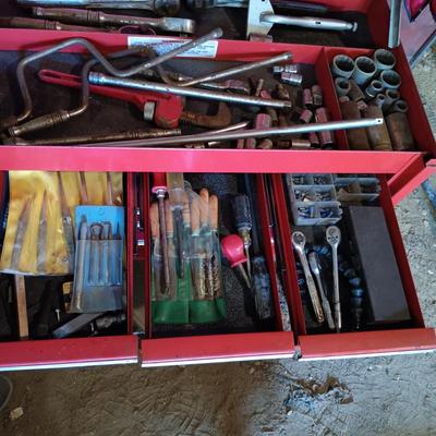 LOT 75: Snap-On 9-Drawer Tool Chest with Tools & Slip Cover