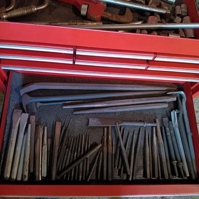 LOT 75: Snap-On 9-Drawer Tool Chest with Tools & Slip Cover