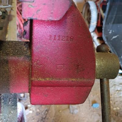 LOT 77: Wilson 645 Swivel Bench Vise