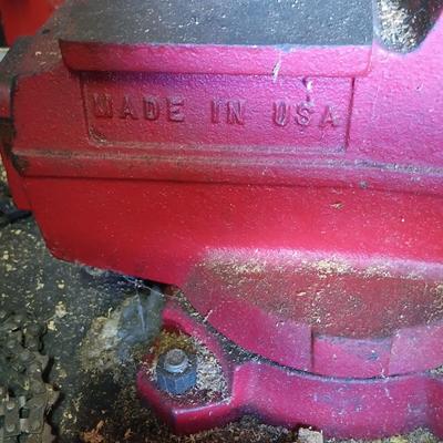 LOT 77: Wilson 645 Swivel Bench Vise