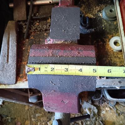 LOT 77: Wilson 645 Swivel Bench Vise
