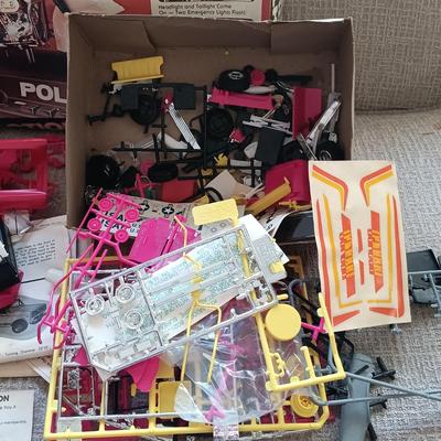 LOT 172: Revell Police Bike Model Kit H-802 with Model Car Parts