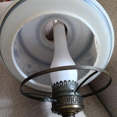 LOT 180: Quoizel Abigail Adams Hurricane Lamp