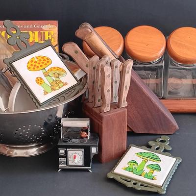 LOT 186: Vintage Kitchen Collection